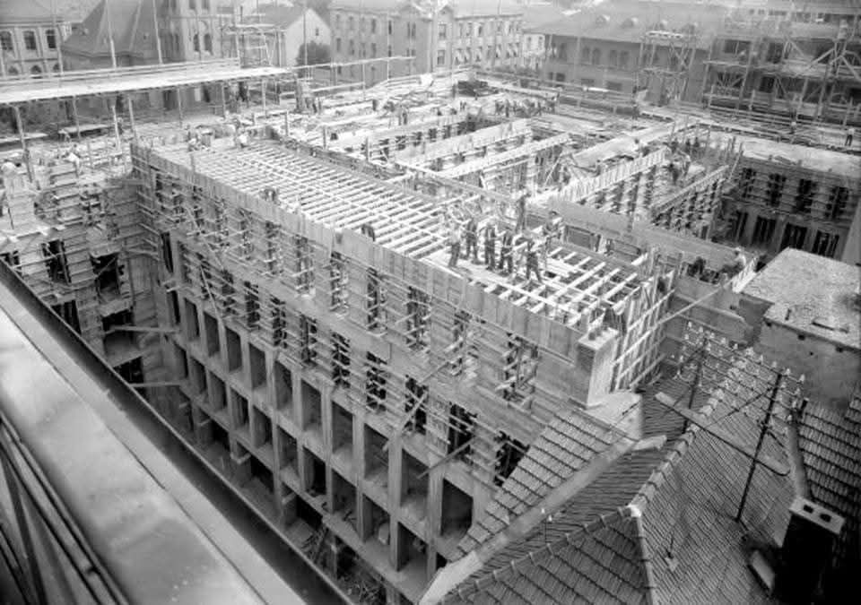 Izgradnja Uprave gradskih poduzeća (današnji HEP), Gundulićeva 1933. godine